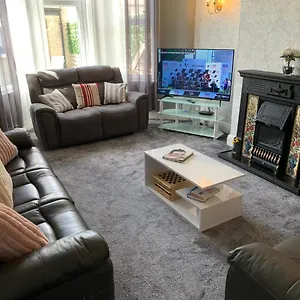Heather Glen. Six Bedroom Near The Sea. Holiday home
